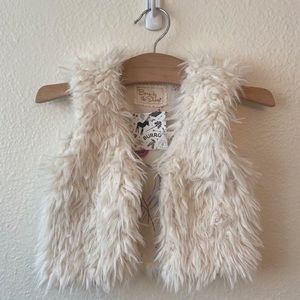 NWT Born by the Shore Faux Fur Vest, white 6-12 mo
